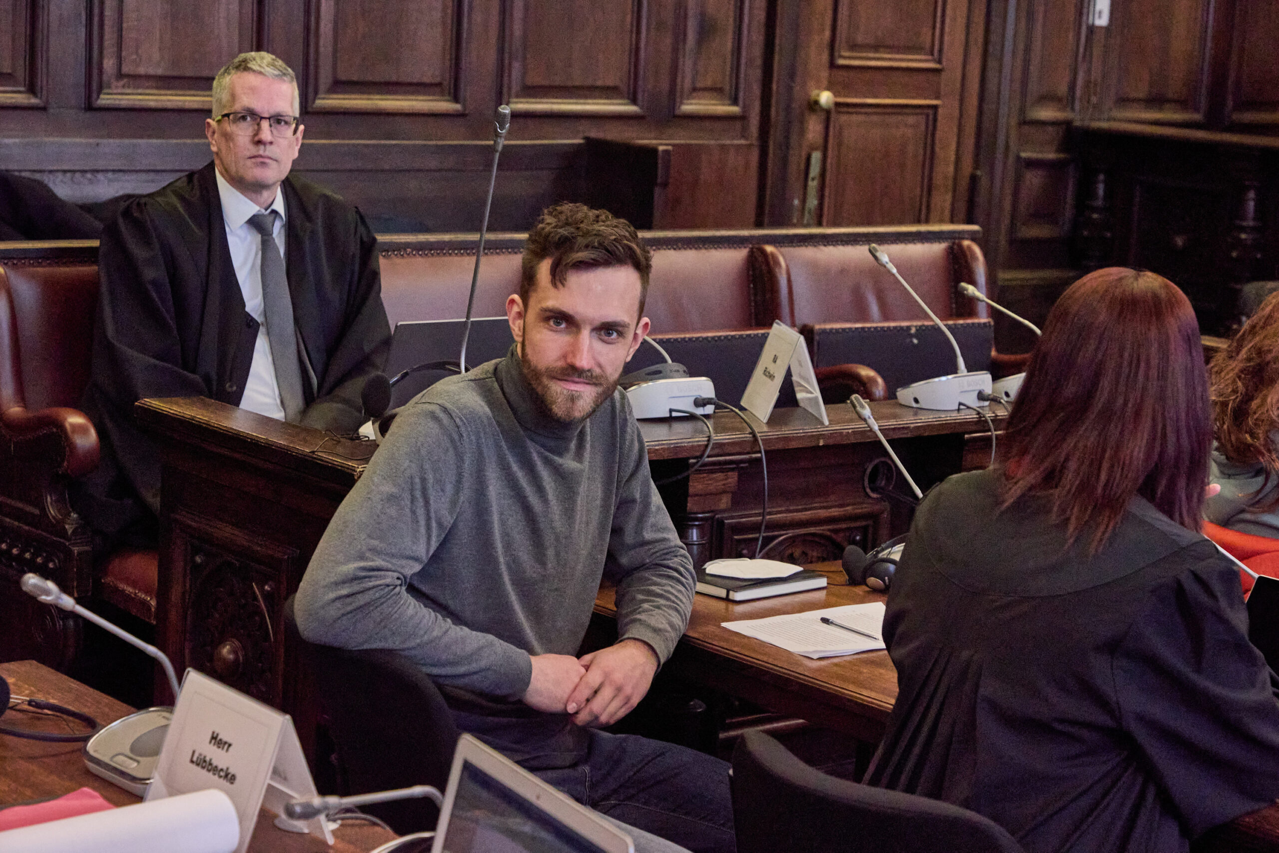 Nils Angeklagter Nils Jansen im Gerichtssaal