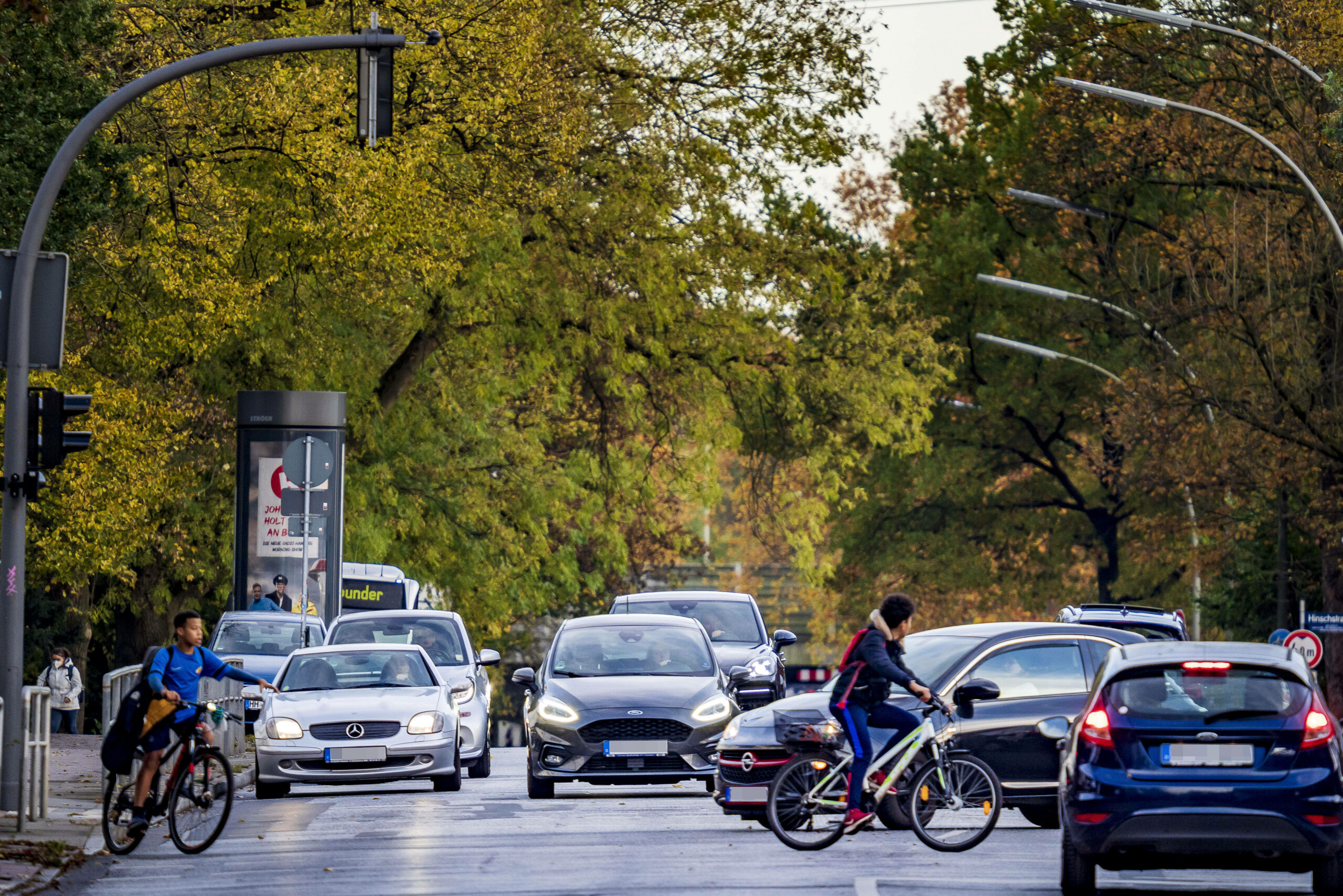 Die Verkehrsbehörde in Hamburg will die Mobilitätswende vorantreiben – dazu gehört auch, dass weniger Autos fahren.