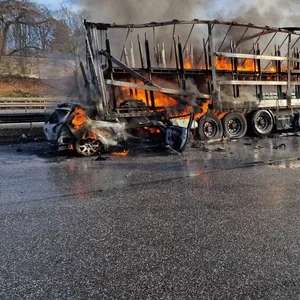 Brennender Lkw