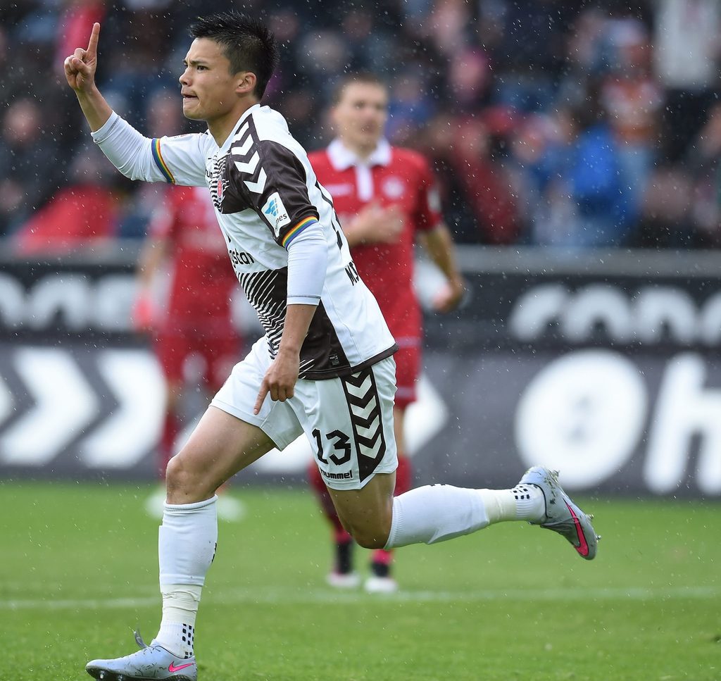 Ryo Miyaichi feierte gegen Kaiserslautern ein tolles Startelf-Debüt.