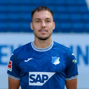 Julian Justvan im Portrait