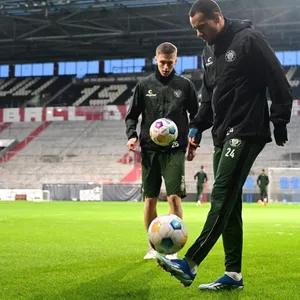 Etienne Amenyido beim Training im Stadion