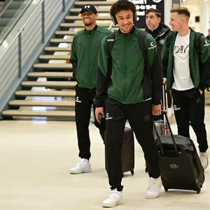 Eric da Silva Moreira lächelnd am Flughafen