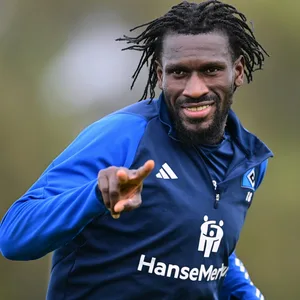 Bakery Jatta hat im HSV-Trainingslager beste Laune.