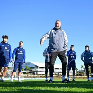 Auf HSV-Trainer Tim Walter und seine Mannschaft wartet am Sonntag in Spanien das erste Testspiel des Jahres.