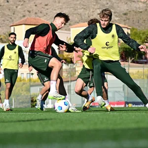 St. Pauli-Training vor den Bergen in Spanien