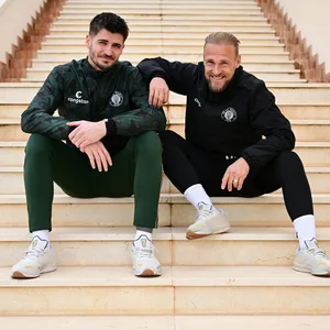 Nikola Vasilj und Torwarttrainer Marco Knoop beim Fotoshooting in Benidorm