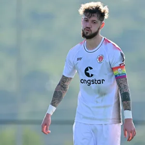 Marcel Hartel im Trainingslager-Test gegen Osnabrück mit genervtem Gesicht