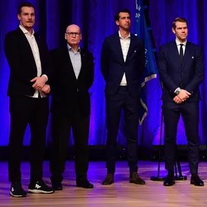Die HSV-Bosse Marcell Jansen, Michael Papenfuß, Jonas Boldt, Eric Huwer und Bernd Wehmeyer (v. l.)