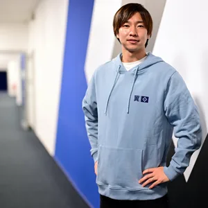 Masaya Okugawa posiert beim HSV