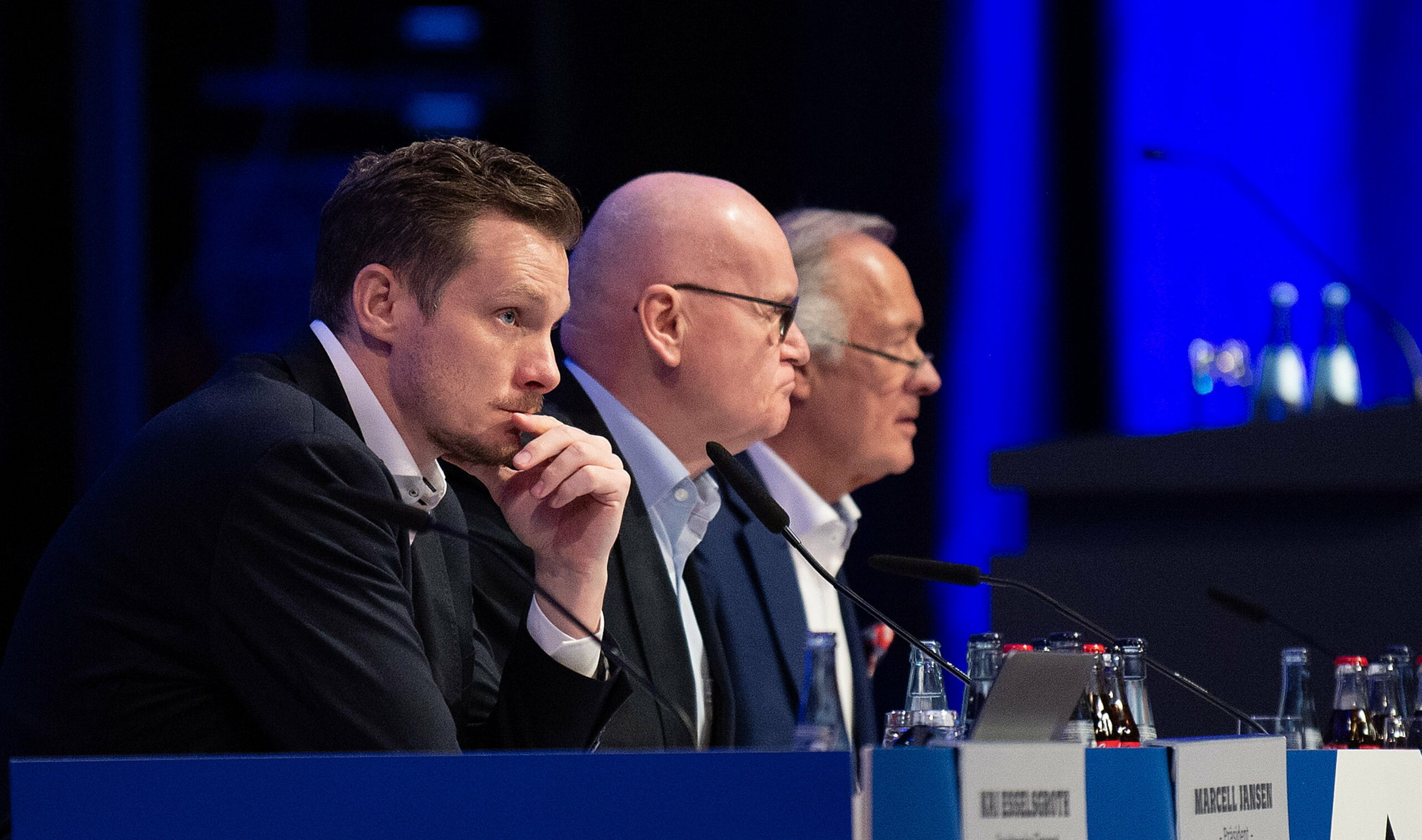 Das HSV-Präsidium um Marcell Jansen, Michael Papenfuß und Bernd Wehmeyer (von links) stellt sich am Sonntag den Mitgliedern.