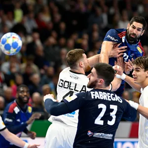 Nikola Karabatic zieht ab, der Franzose wurde zum besten Spieler gewählt.