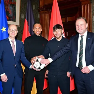 Peter Tschentscher, Eric da Silva Moreira, Bilal Yalcinkaya und Andy Grote (v.l.).