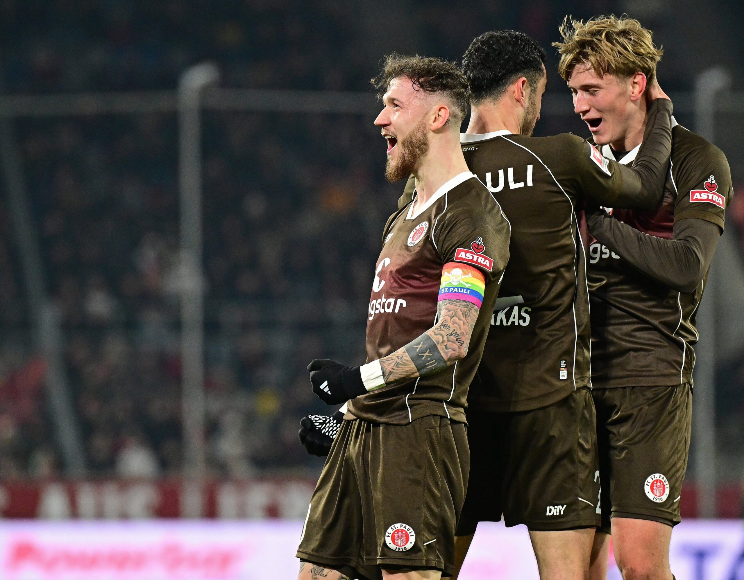 St. Pauli bejubelt das Tor zum 2:0 in Düsseldorf
