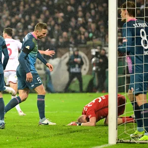 St. Pauli-Torwart Burchert ärgert sich über Fehler nach dem Gegentor