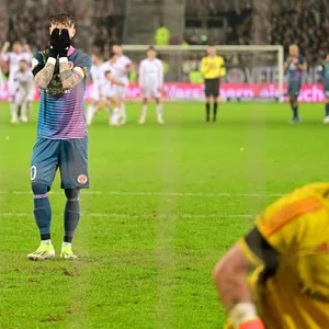Marcel Hartel nach seinem vergebenen Elfmeter