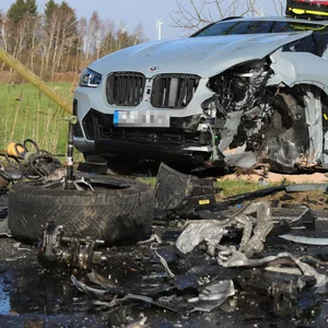 Eins der am Unfall beteiligten Fahrzeuge.