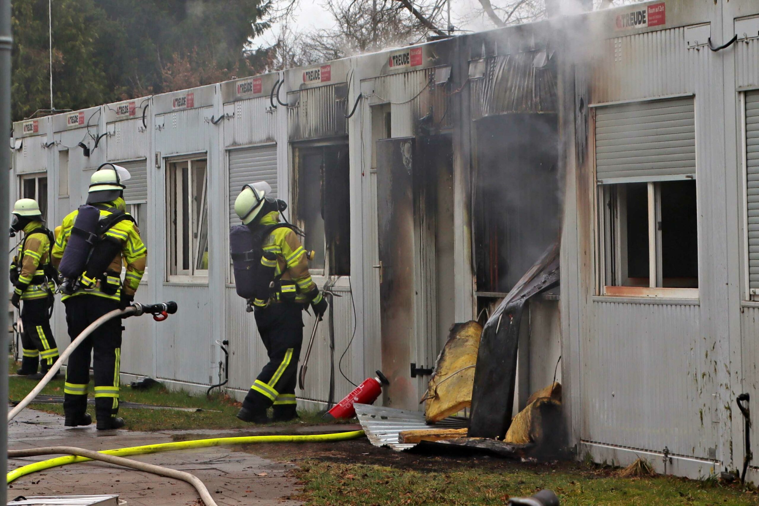 In einer Geflüchtetenunterkunft in Winsen hat es am Donnerstag gebrannt, mehrere Menschen mussten vom Rettungsdienst versorgt werden.