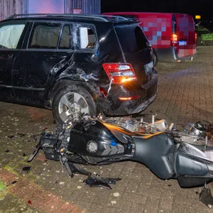 Motorrad kracht in Fintel in Seite eines Mercedes – zwei Schwerverletzte