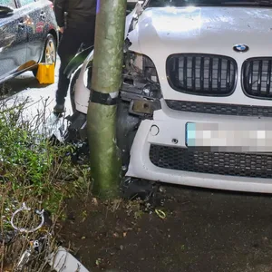 Die zwei am Unfall beteiligten Autos in Quickborn.