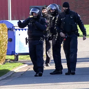 Razzia wegen geldwäsche bei Clan im Kreis Stade – 12 Festnahmen