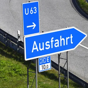 Autobahnausfahrt Schild auf der A25