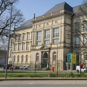 Das Museum für Kunst und Gewerbe am Steintorplatz (St. Georg)