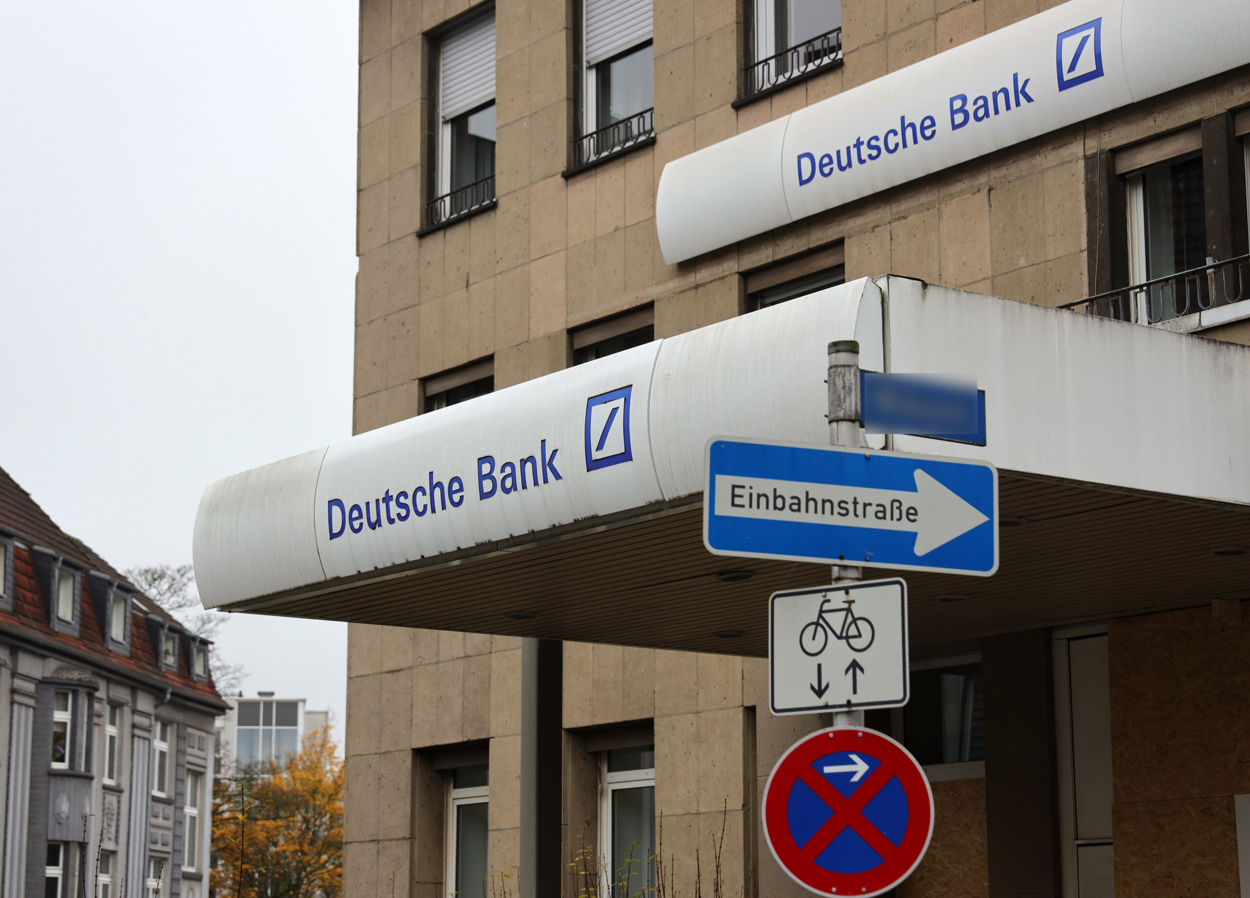 alarm in Deutsche Bank-Filiale in Blankenese. Mann verhaftet – Hintergründe unklar