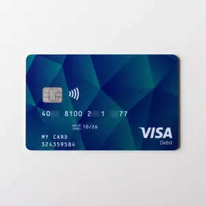 Eine Visa-Debitkarte (Symbolbild). Hamburg setzt bei seiner „Social Card“ ebenfalls auf Visa als Zahlungsdienstleister.