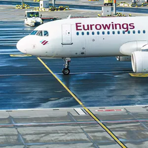 Bei Landung am Hamburger Flughafen: Reifen von Eurowings-Maschie platzt – Großalarm