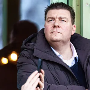 Finanzsenator Andreas Dressel in Winterjacke