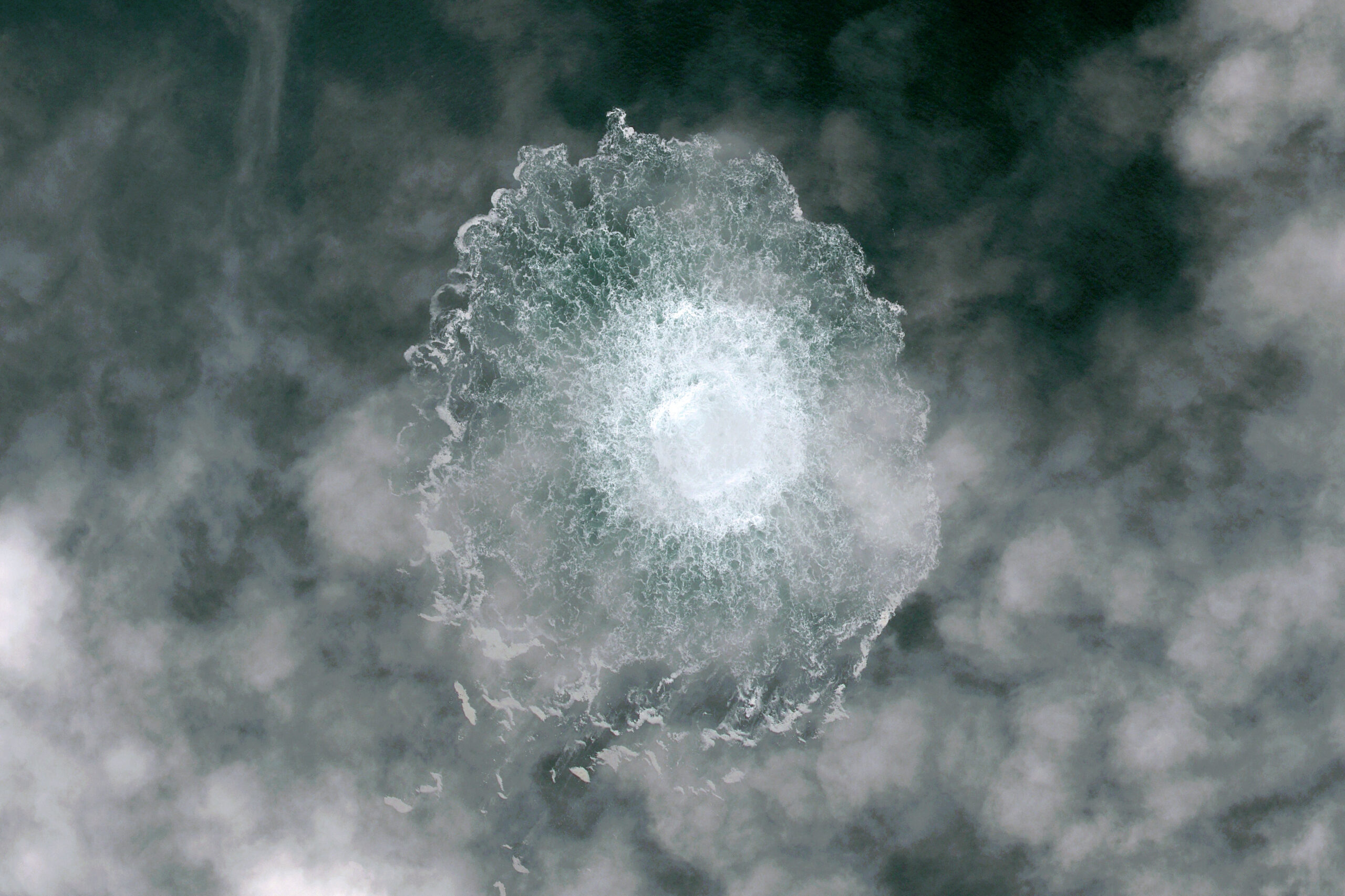 Das Nord Stream 1-Gasleck in der Ostsee, fotografiert von dem Satelliten Pléiades Neo.