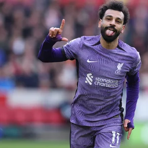 Mohamed Salah jubelt über seinen Treffer gegen Brentford.