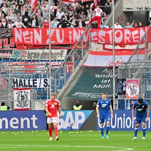 Union-Berlin-Fans protestieren beim Spiel in Hoffenheim