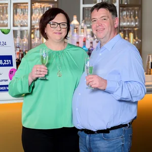 Die EuroMillions-Gewinner Richard und Debbie Nuttall.