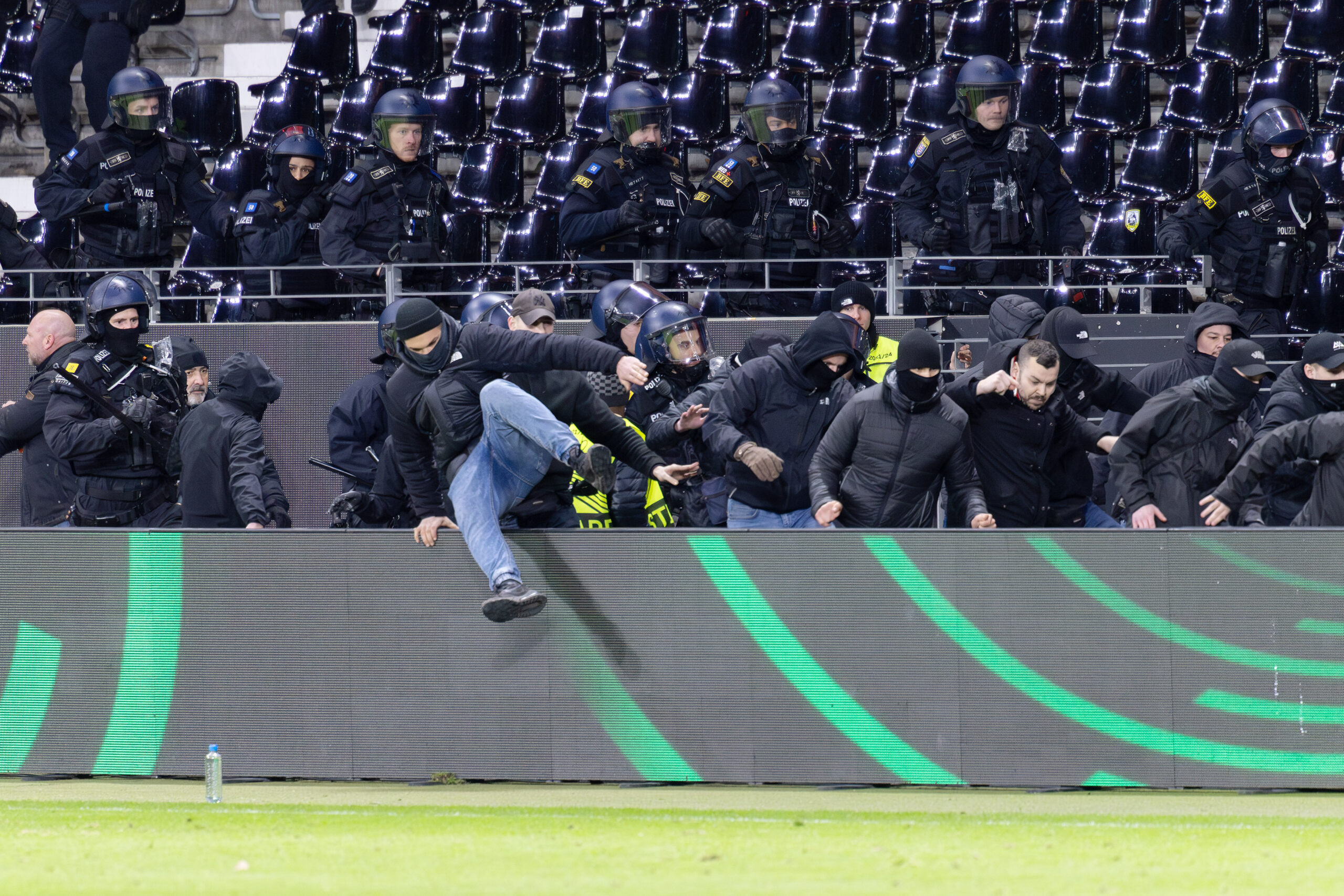 Polizei stoppt Frankfurt-Fans