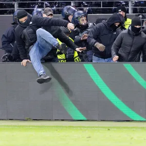 Polizei stoppt Frankfurt-Fans
