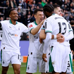 Die Gladbach-Profis feiern ein Tor gegen den VfL Bochum