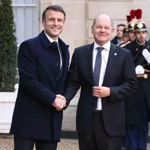 Frankreichs Präsident Emmanuel Macron (l.) und Kanzler Olaf Scholz (SPD) bestimmen maßgeblich die europäische Ukraine-Politik Diese wirkt chaotisch und kleinmütig.