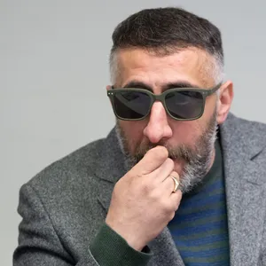 „4-Blocks“ Star Kida Khodr Ramadan vor Gericht. Er trägt eine Sonnenbrille.