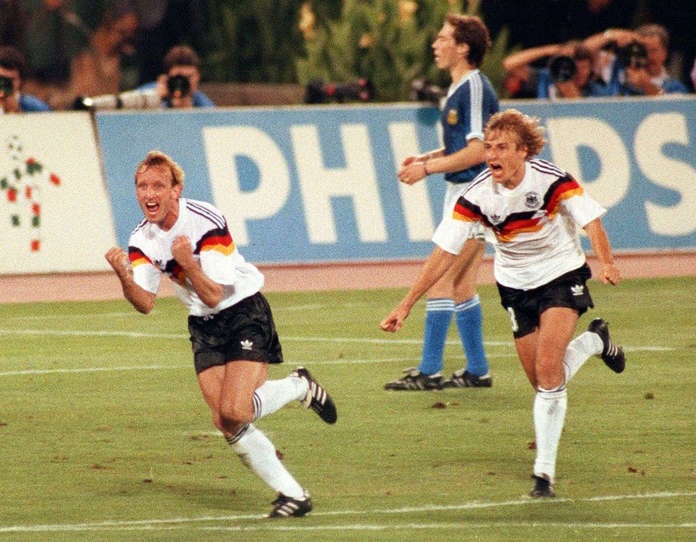 Andreas Brehme feiert sein Elfmeter-Tor im WM-Finale 1990 gegen Argentinien