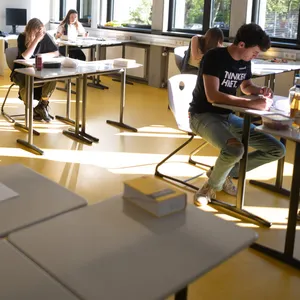 Hamburger Schüler bereiten sich aufs Abitur vor (Symbolbild).