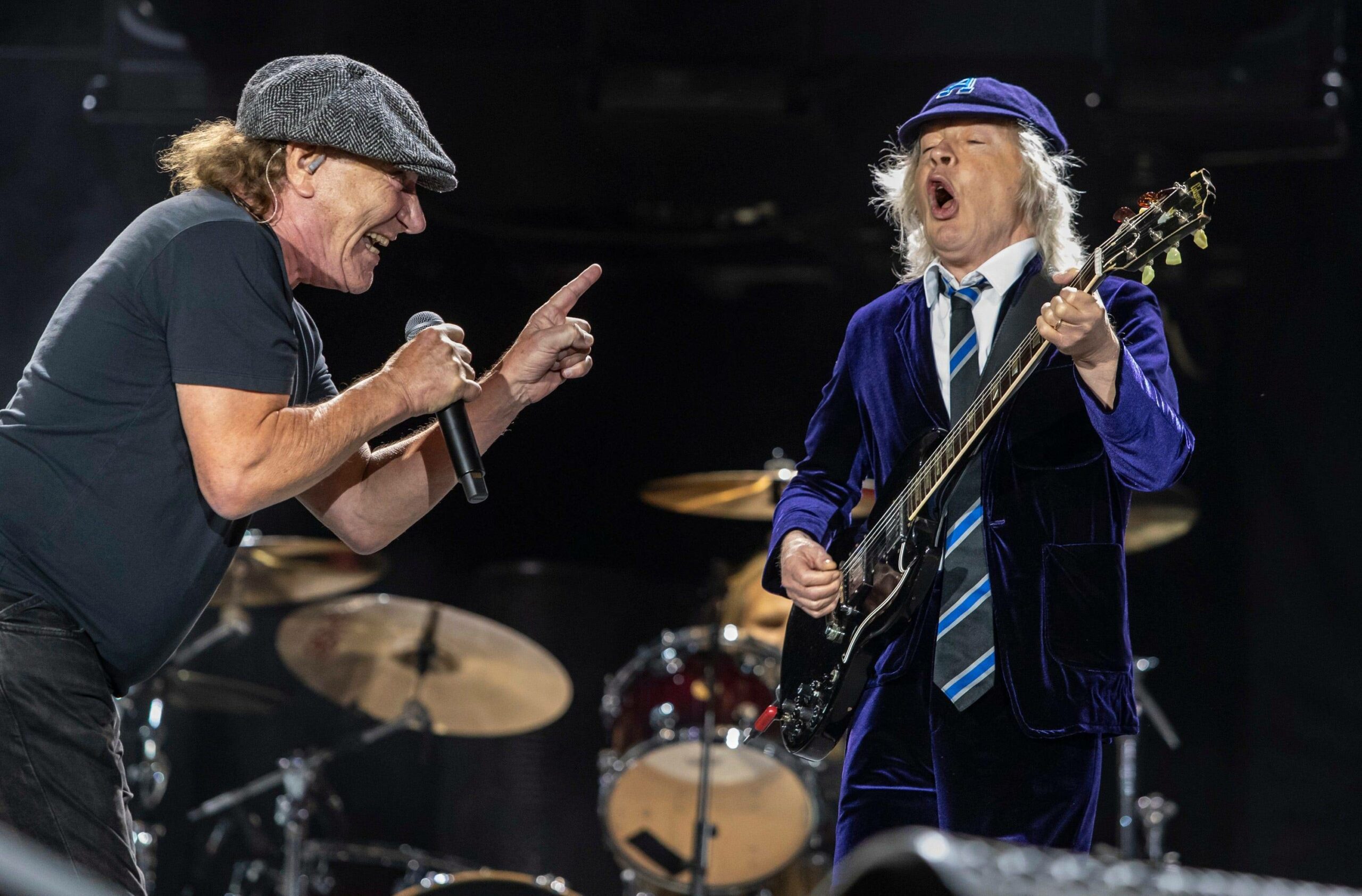 AC/DC mit Sänger Brian Johnson und Gitarrist Angus Young beim „Power Trip Music Festival“ in Kalifornien 2023.