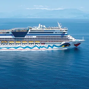 Ein Kreuzfahrtschiff auf dem Meer