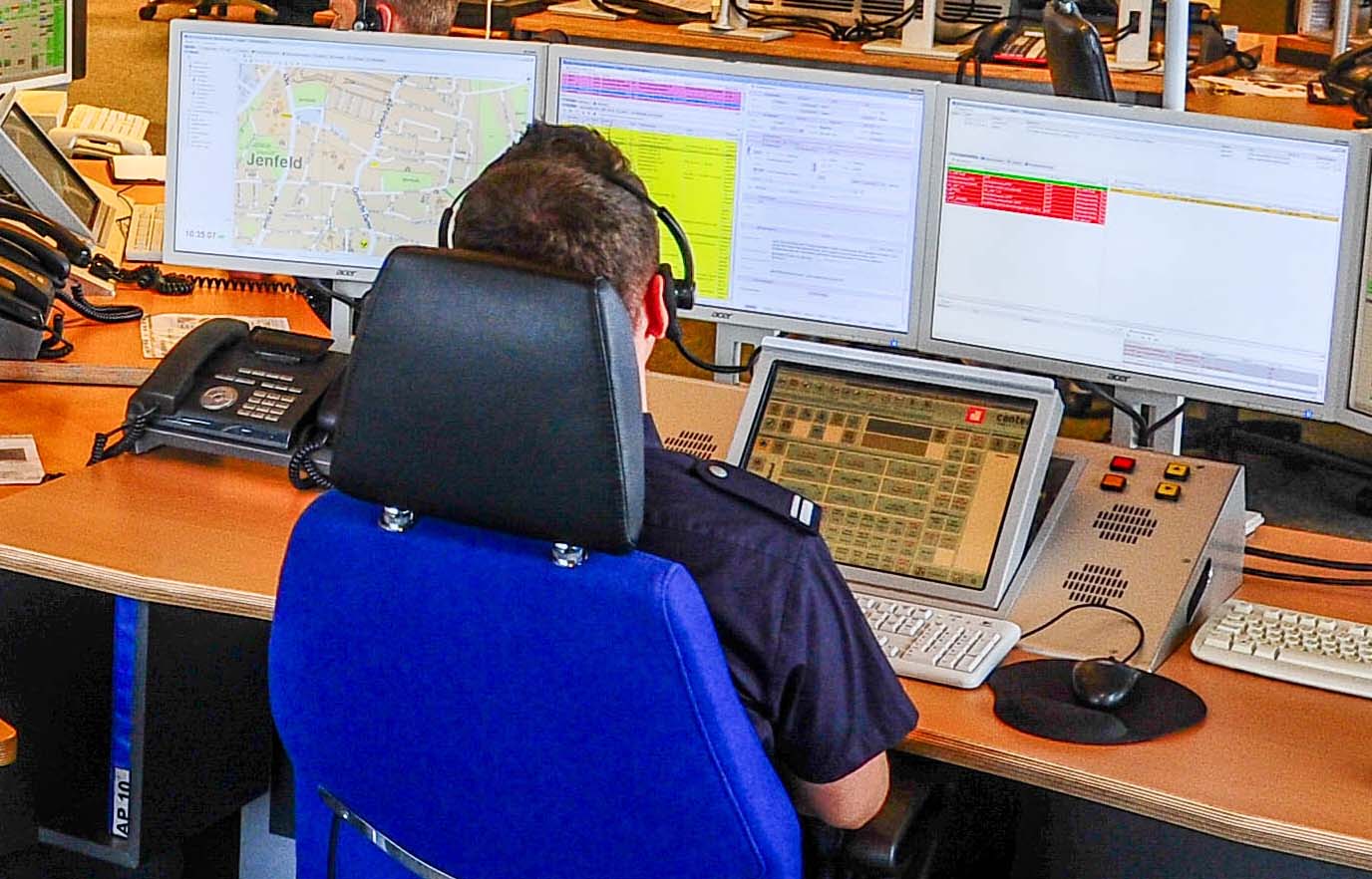 In Alsterdorf: Feuerwehrmann unterstützt werdenden Vater bei der Geburt seiner Tochter per Telefon