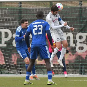Martin Harnik köpft zum 2:0 für Dassendorf ein.