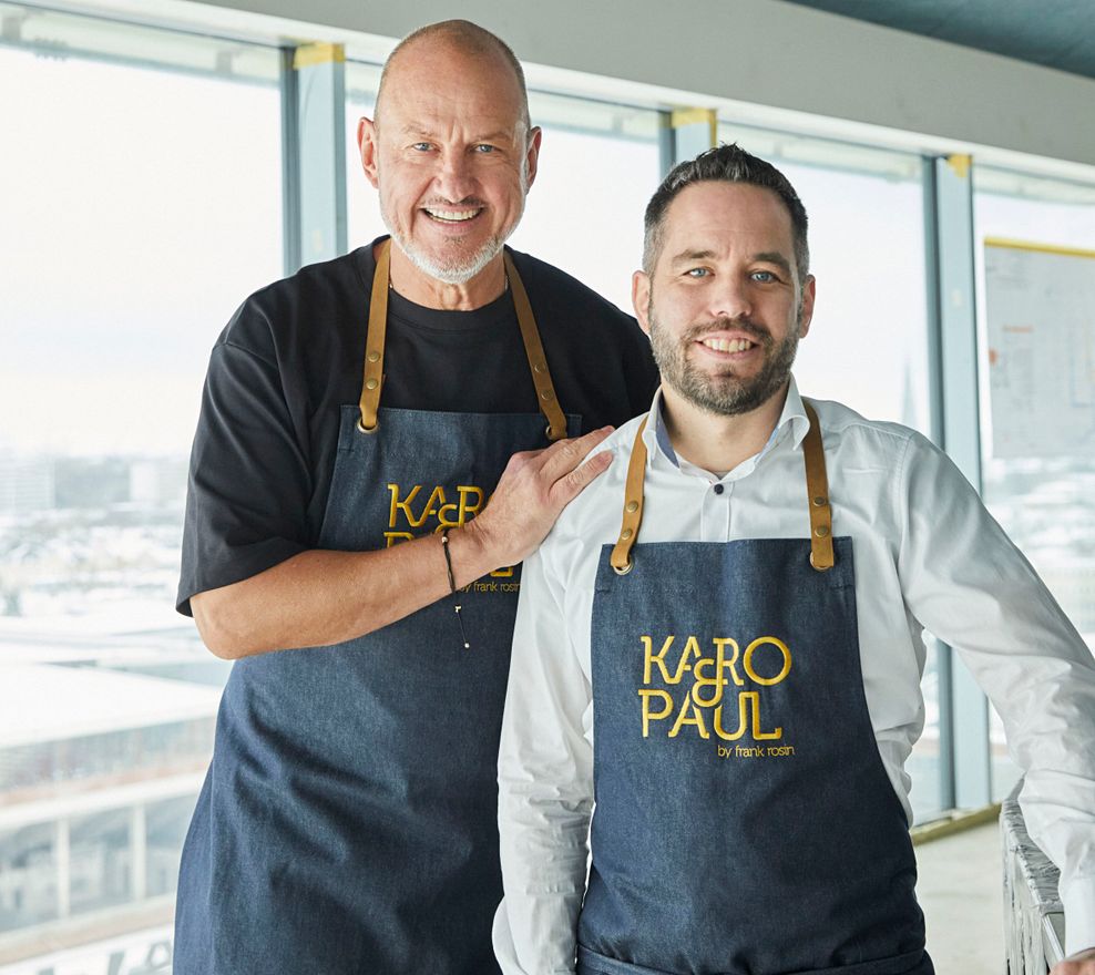 Frank Rosin (l.) mit Executive Chef Patrick Weber auf der „Karo & Paul“-Baustelle im Feldstraßen-Bunker.