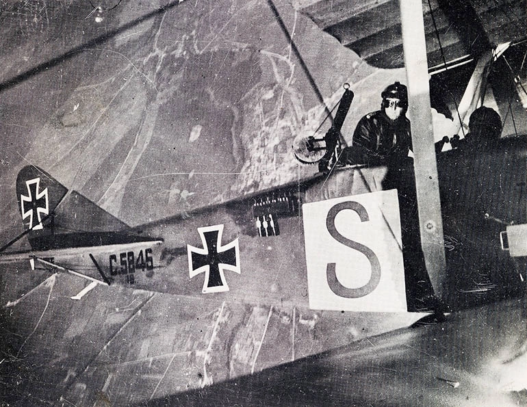 Das aufregende und gefährliche Leben eines Luftbeobachters im Ersten Weltkrieg. Von solchen Flugzeugen aus macht Walter Heinsen damals Aufnahmen von feindlichen Stellungen.
