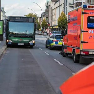 Erneut ist es auf der Grindelallee zu einem schweren Unfall mit einem HVV-Bus gekommen (Archivbild).