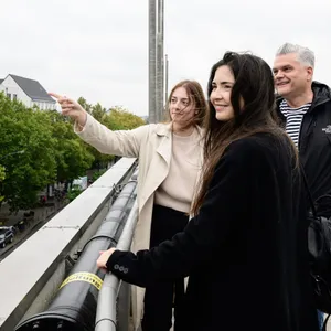 Janet Klawitter, Daria Sankina und Heiner Wolfram (v.l.) von Obenstadt wollen Hamburg aufs Dach bringen.